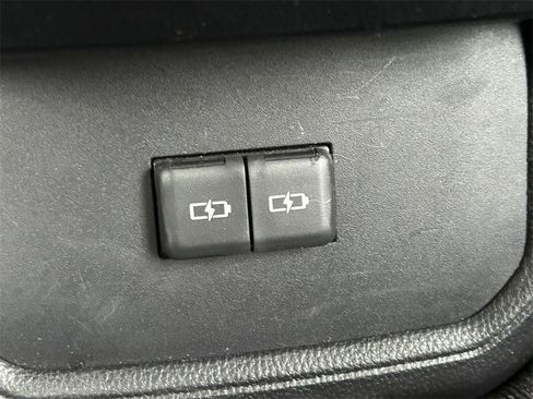 Used 2023 Toyota Highlander XLE image 23