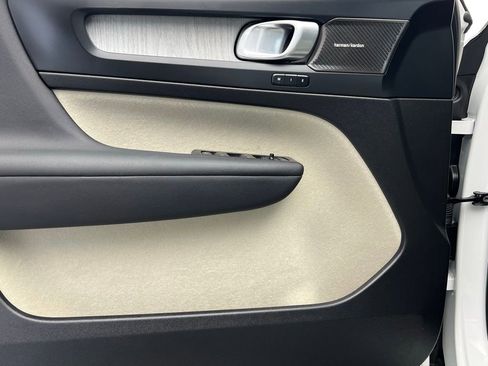 Used 2025 Volvo XC40 B5 Ultra w/ Protection Package Premier image 20