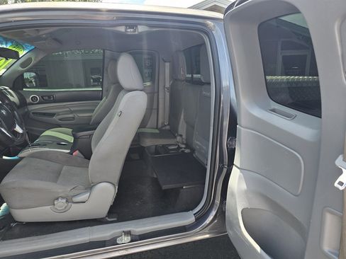 Used 2015 Toyota Tacoma PreRunner w/ SR5 Package RWD image 16