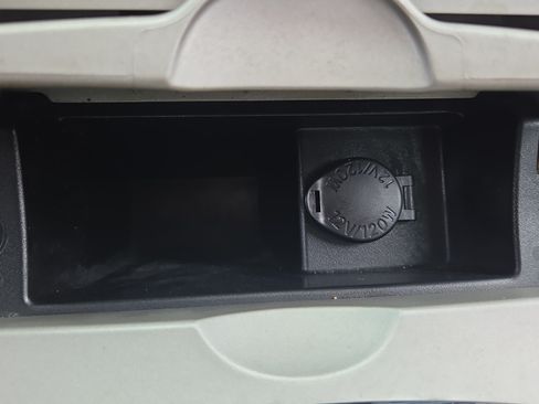 Used 2013 Toyota Corolla LE FWD image 39
