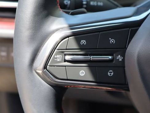 Used 2025 Chevrolet Traverse RS FWD image 14