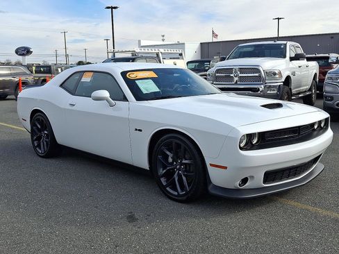 Certified 2023 Dodge Challenger R/T w/ Plus Package image 3