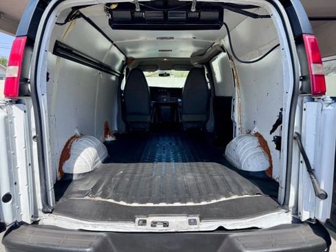 Used 2015 Chevrolet Express 2500 image 21