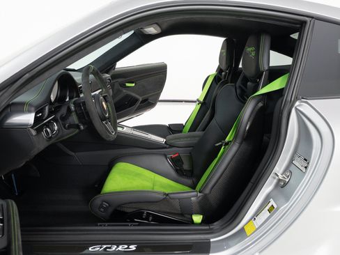 Used 2019 Porsche 911 GT3 RS RWD image 15