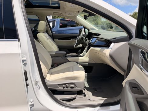 Used 2024 Cadillac XT6 Premium Luxury w/ Technology Package AWD/4WD image 34