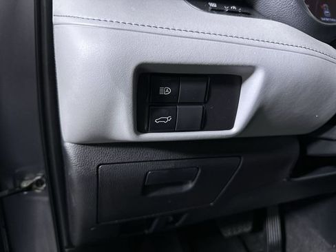 Used 2023 Toyota Highlander XLE AWD/4WD image 18