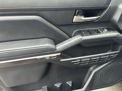 Certified 2025 Toyota Tacoma TRD Off-Road image 8