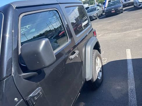 Used 2018 Jeep Wrangler Sport AWD/4WD image 9