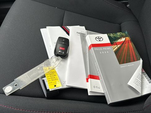 Certified 2024 Toyota Prius Prime SE image 11