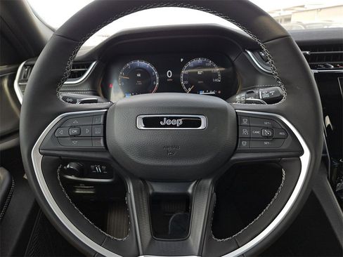 New 2025 Jeep Grand Cherokee L Laredo image 30