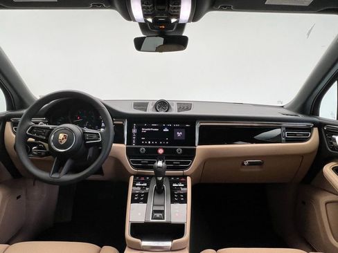 Used 2025 Porsche Macan image 6