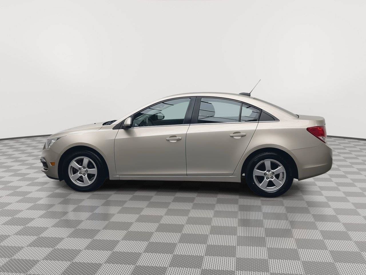 Used 2016 Chevrolet Cruze LT w/ Technology Package FWD image 29