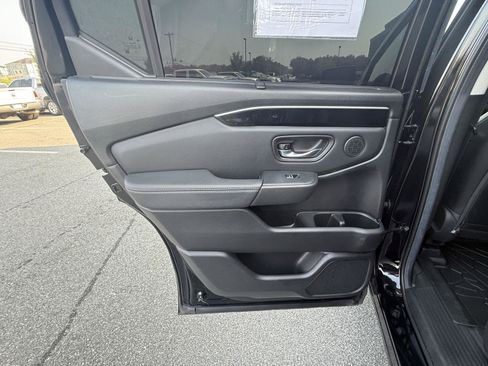 Used 2024 Honda Pilot Touring image 14