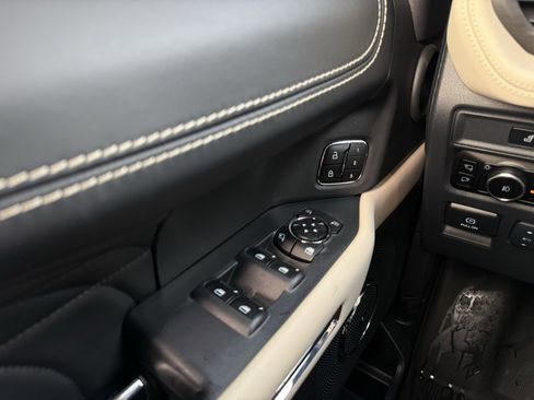 Used 2024 Ford Expedition Max Platinum image 12