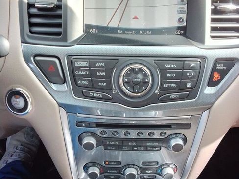 Used 2019 Nissan Pathfinder SL w/ SL Premium Package FWD image 8