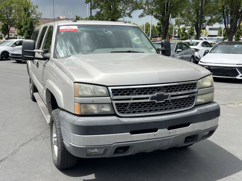 Used 2005 Chevrolet Silverado 2500 LT w/ Heavy-Duty Power Package AWD/4WD image 4