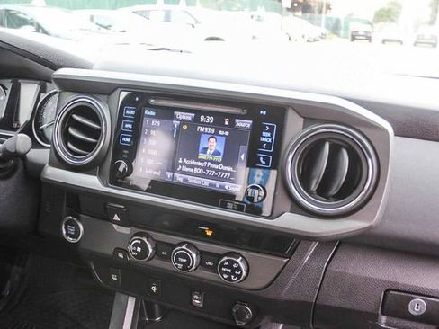 Used 2017 Toyota Tacoma TRD Sport w/ Tow Package image 17