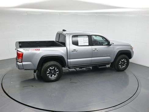 Used 2019 Toyota Tacoma TRD Off-Road w/ Technology Package AWD/4WD image 39