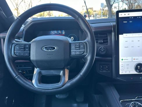 Used 2022 Ford Expedition Limited image 18
