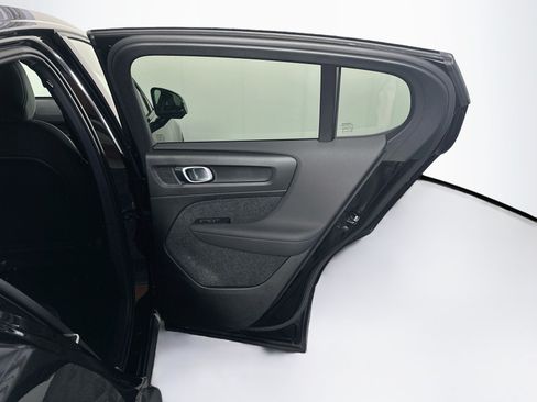 Used 2023 Volvo C40 P8 Recharge Ultimate AWD/4WD image 33