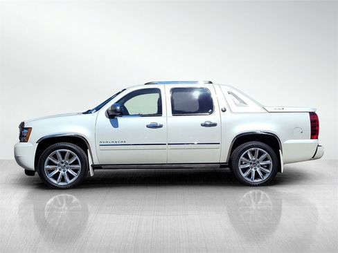 Used 2013 Chevrolet Avalanche LTZ image 7