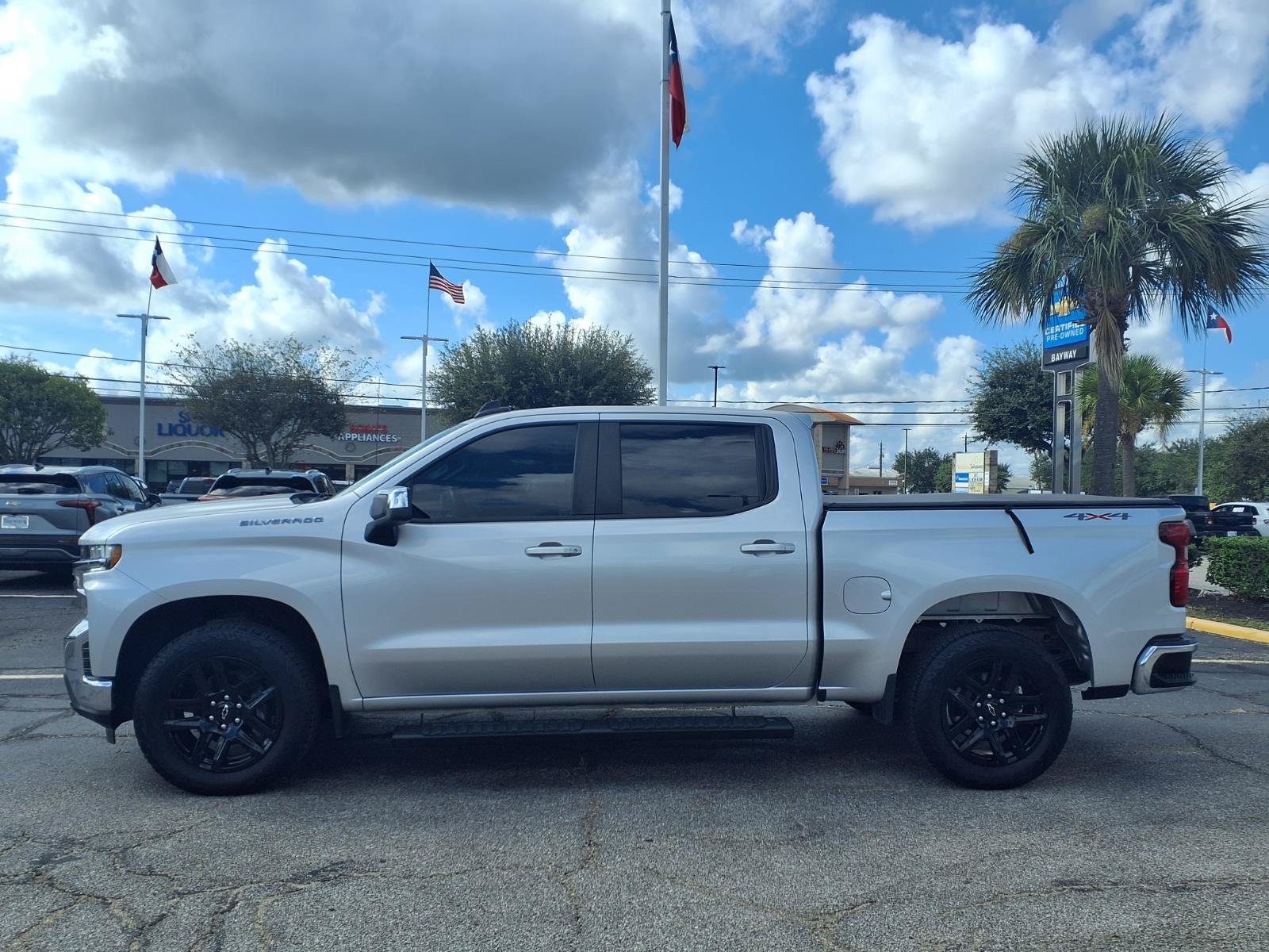 Used 2021 Chevrolet Silverado 1500 LT AWD/4WD image 23