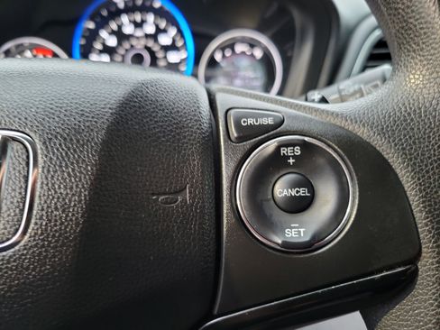 Used 2018 Honda HR-V EX image 8