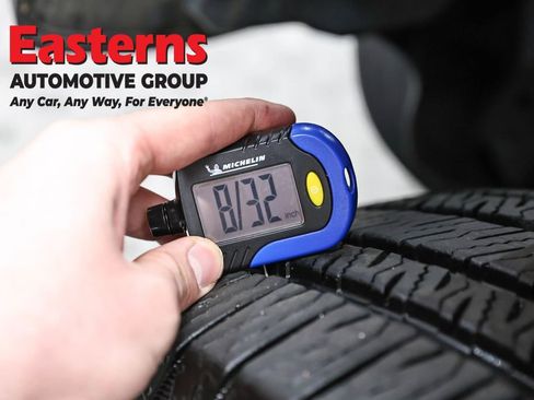Used 2025 Jeep Wrangler Unlimited Sahara AWD/4WD image 24