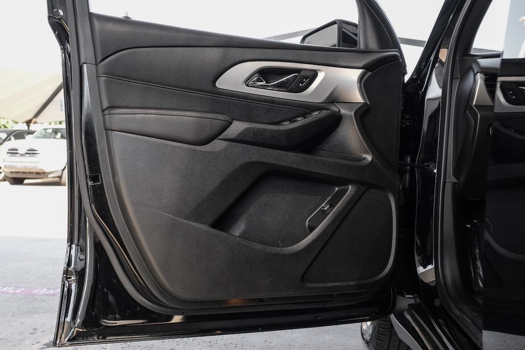 Used 2022 Chevrolet Traverse LT FWD image 45