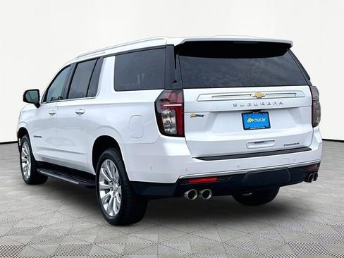 Used 2023 Chevrolet Suburban Premier w/ Advanced Technology Package AWD/4WD image 4