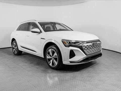 Used 2024 Audi Q8 e-tron Premium Plus w/ Premium Plus Package AWD/4WD image 11