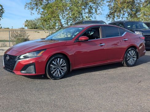 Certified 2023 Nissan Altima 2.5 SV image 2