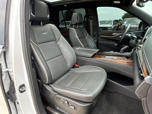 Used 2024 Cadillac Escalade Premium Luxury w/ Performance Package AWD/4WD image 33