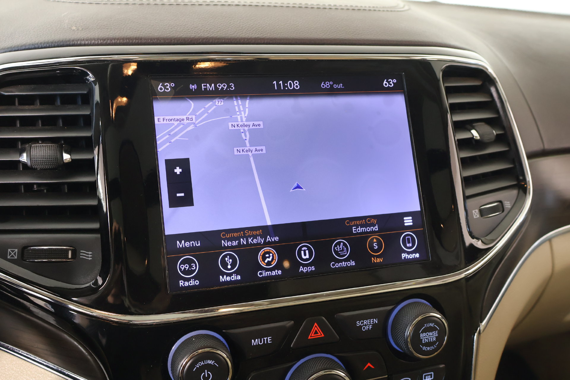 Used 2019 Jeep Grand Cherokee Overland AWD/4WD image 7