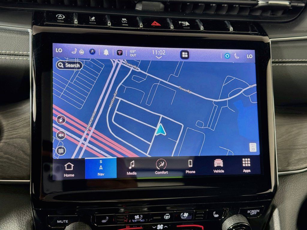 Used 2023 Jeep Grand Cherokee Overland AWD/4WD image 13