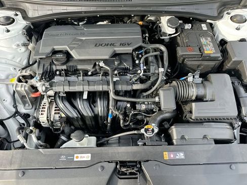 Used 2024 Hyundai Elantra SEL image 19