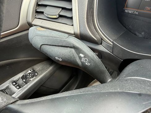 Used 2018 Ford Fusion SE w/ Fusion SE Technology Package FWD image 20