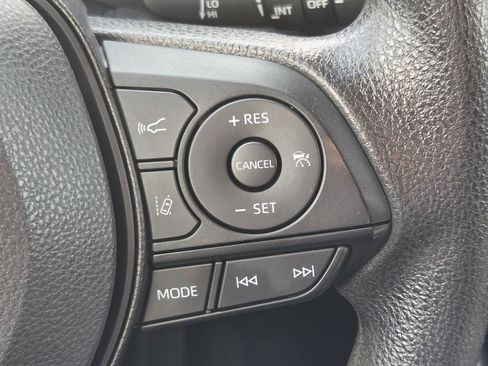 Used 2025 Toyota RAV4 XLE FWD image 23