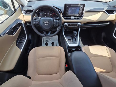 Used 2021 Toyota RAV4 LE FWD image 6