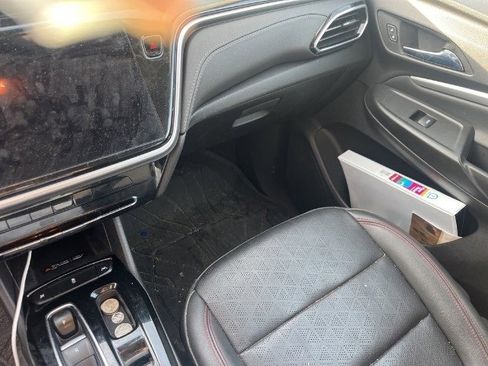 Used 2023 Chevrolet Bolt EUV LT w/ Convenience Package image 13