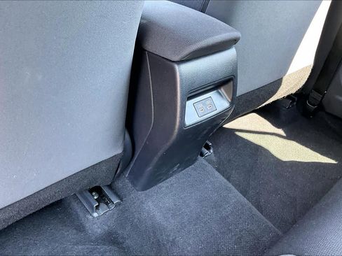 Used 2025 Toyota Corolla LE FWD image 33