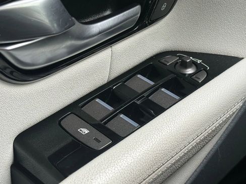 Used 2018 Land Rover Range Rover Evoque image 44