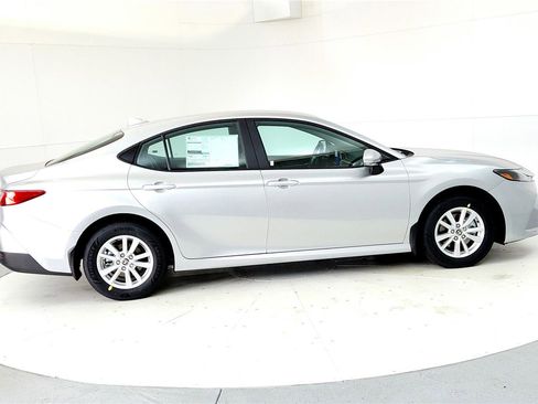 Used 2026 Toyota Camry LE image 6