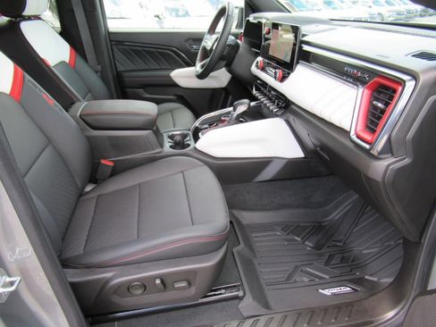 Used 2024 GMC Canyon AT4X AWD/4WD image 12