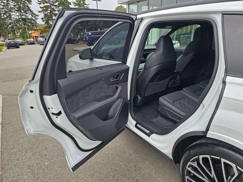 Used 2025 Audi SQ7 Prestige AWD/4WD image 15