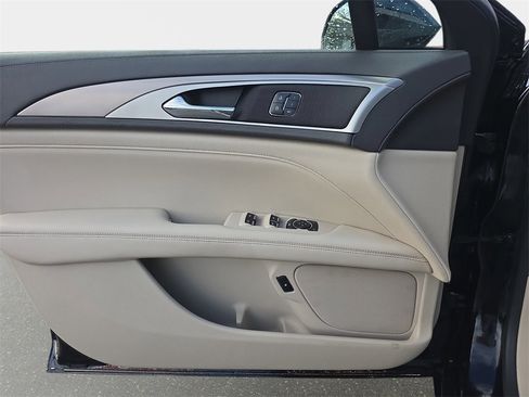 Used 2019 Lincoln MKZ Premiere image 26