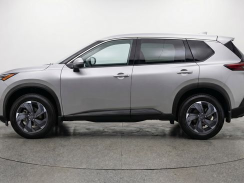 Used 2025 Nissan Rogue SV image 5