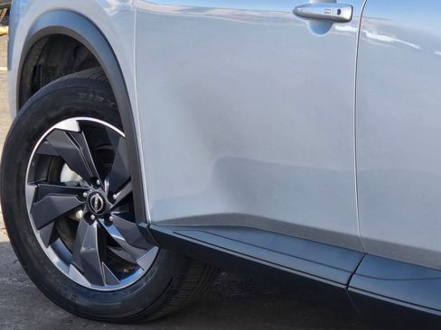 Used 2025 Nissan Rogue SV FWD image 15