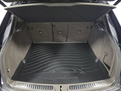 Used 2021 Porsche Macan AWD/4WD image 26