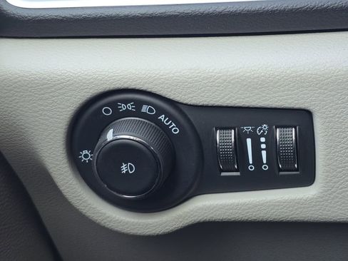 Used 2024 Chrysler Pacifica Touring-L image 20